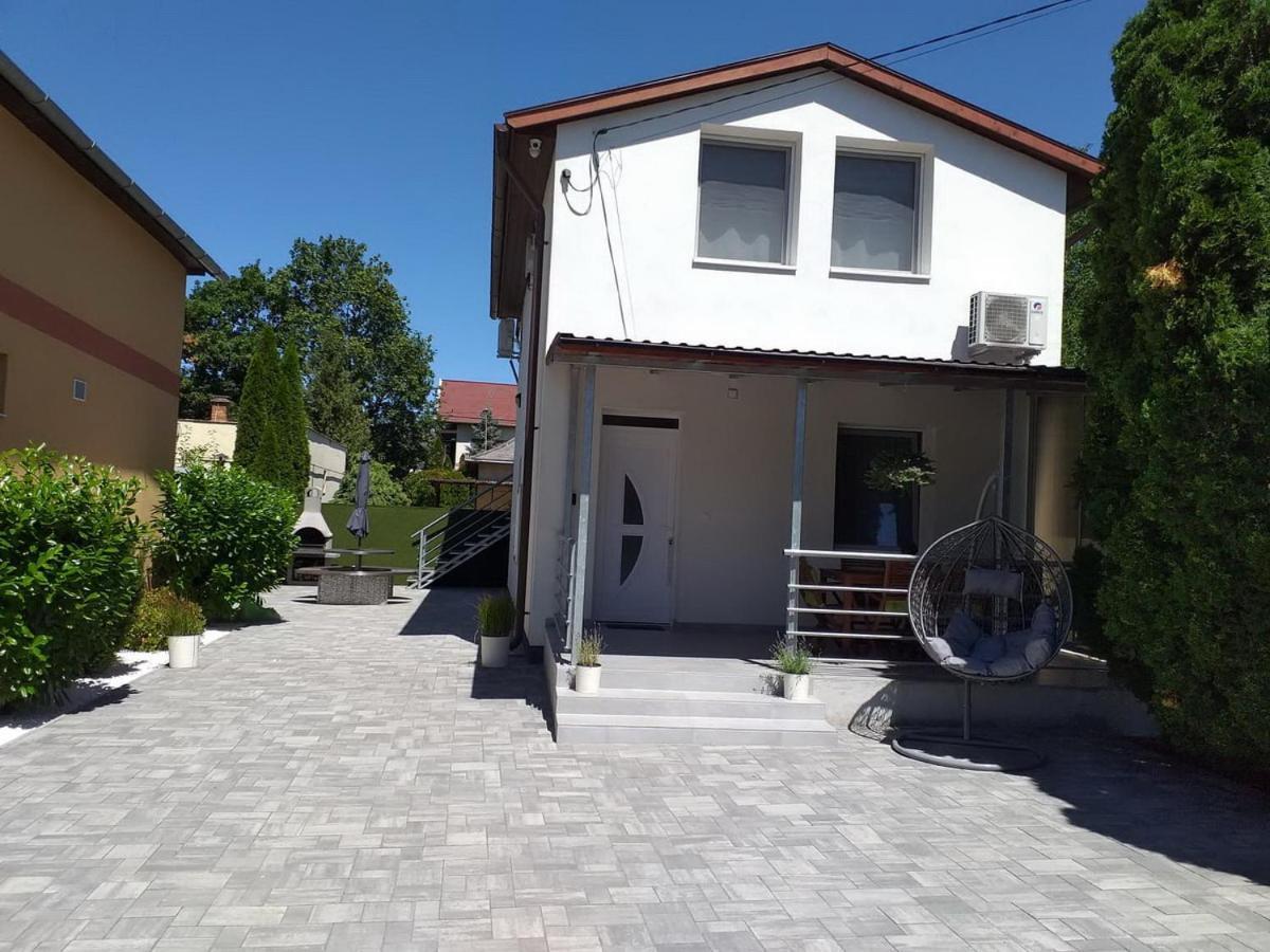 White Stone Apartman Hajduszoboszlo Exterior photo