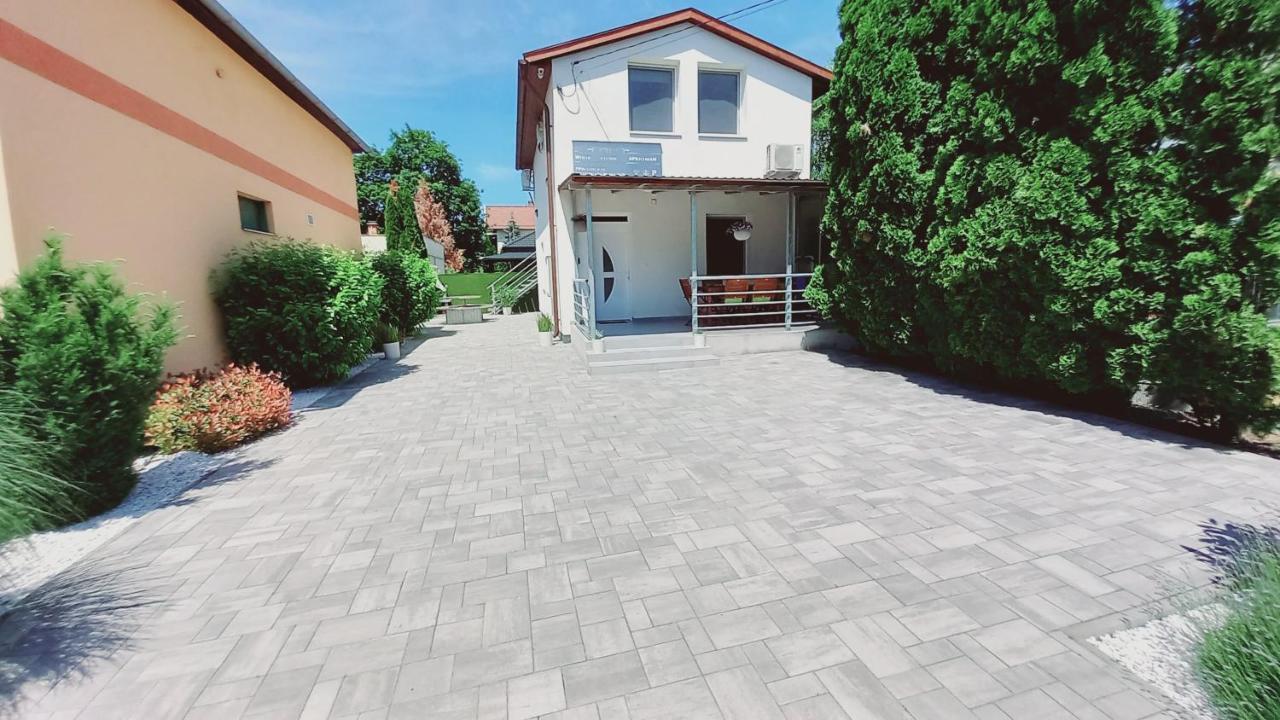 White Stone Apartman Hajduszoboszlo Exterior photo